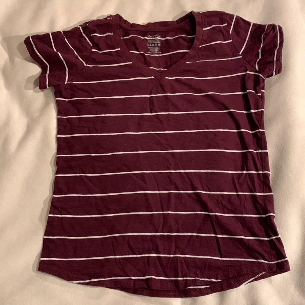 Women’s George Purple w/ White Stripe V-Neck T-Shirt Size XS​​​​​​​​​